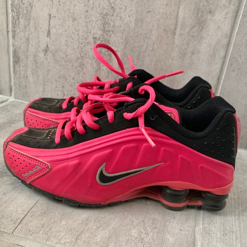 NIKE shox
